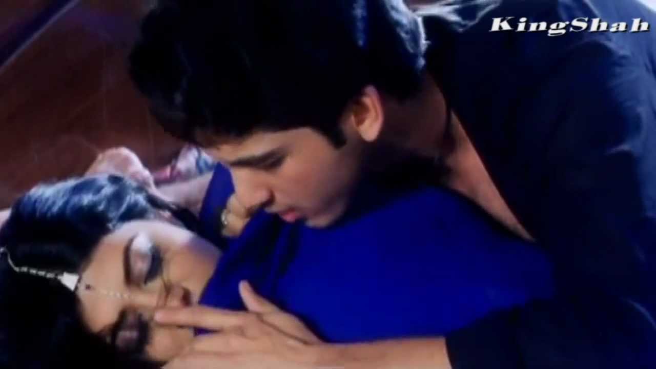 Sama Hai Suhaana, Bura Hai Jamaana Lyrics | Pyaar Zindagi Hai | Kumar Sanu | Bali Brahmbhatt