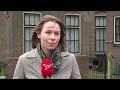 Minister Bruins Slot leert van Urker aanpak rellen
