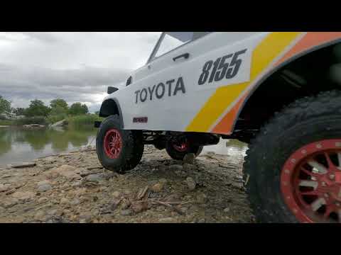 RC4WD TOYOTA LAND CRUISER FJ55 - chiling at the Pond - Ironpig Trailfinder 2