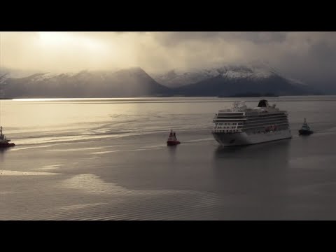 A disabled cruise ship, Viking Sky, was towed to the port of Molde Sunday afternoon.The cruise ship was carrying 1,373 passengers and crew members when it had engine trouble on Saturday, in an unpredictable area of the Norwegian coast. (March 24)