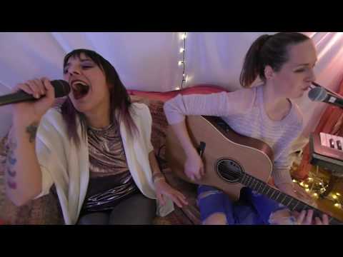 HolyChicks - Hova hoztalak (Official Akusztik Video)