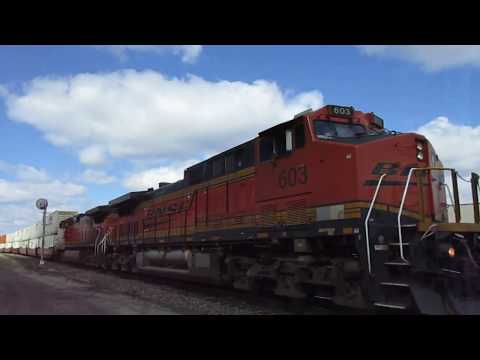 BNSF 603 (ex-ATSF) leads Dash 9 on SB stacktrain