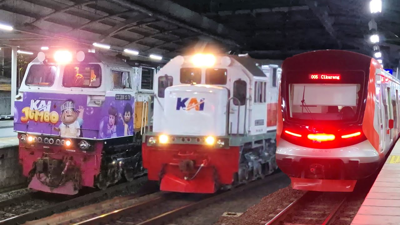 Epic Jakarta Trainspotting! Watching the Argo Class, Commuters, and the SPECIAL Livery Locomotive