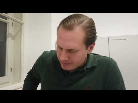 #32 Att hållas på halster