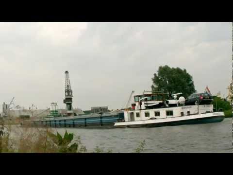 Vorbeifahrt Binnenschiff Noordenwind GMS 02315871 zu Tal auf der Hunte am Osthafen in Oldenburg