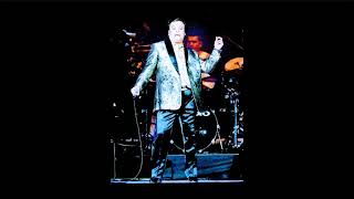 Juan Gabriel Tres claveles y un rosal Homenaje. A El divo siempre vivo.