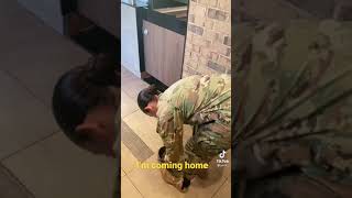 Mom surprised by military daugthter, I’m coming home