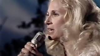 Tammy Wynette sings YOU AND ME on Hee Haw (1977)