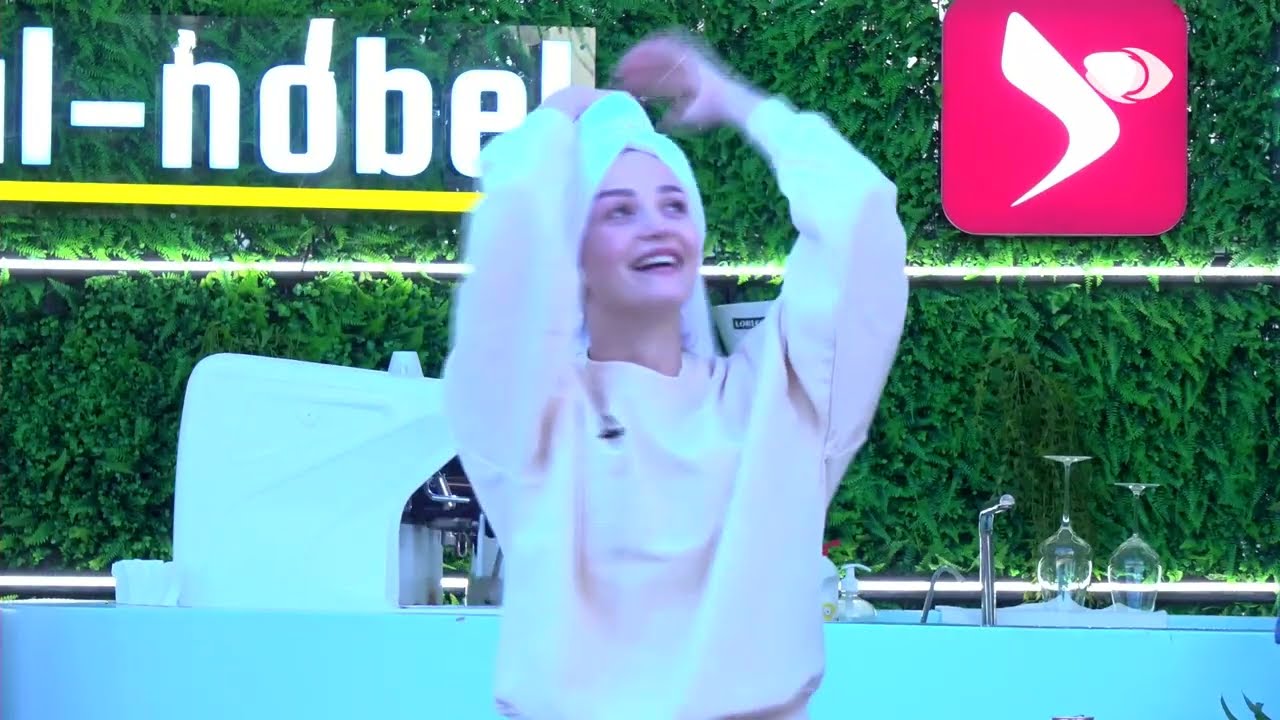 Surprizë nga ajri për Selin, tre parashuta njëherësh për banoren