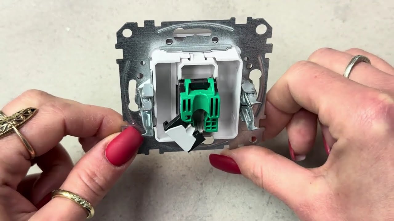 Компьютерная одинарная розетка SCHNEIDER Sedna Design cat5E UTP алюминий SDD113451