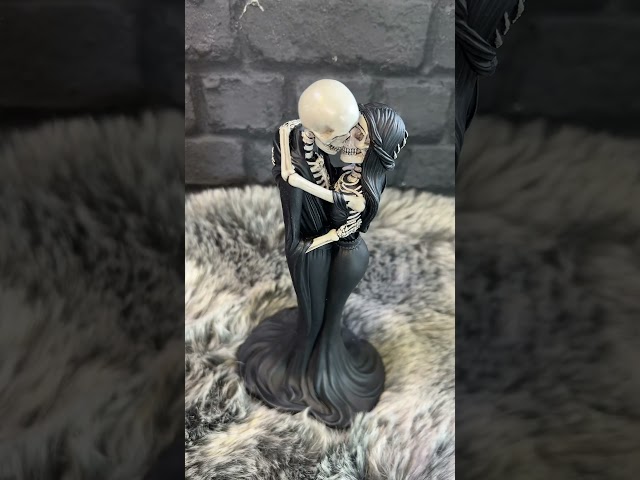 Vídeo relacionado con Nemesis Now - Figura con forma de calavera decorativa, diseño de flores, Rojo, 14.5 cm