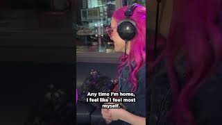 Download lagu Chicago Is Beach Bunny’s Big Pink Bubble 💗🏙️ | Q101 mp3