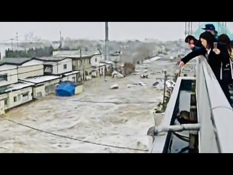 Sem escapatória Atormentar os nervos Inundação acumular armadilhas Chocou pessoas no telhado - Tsunami no Japão