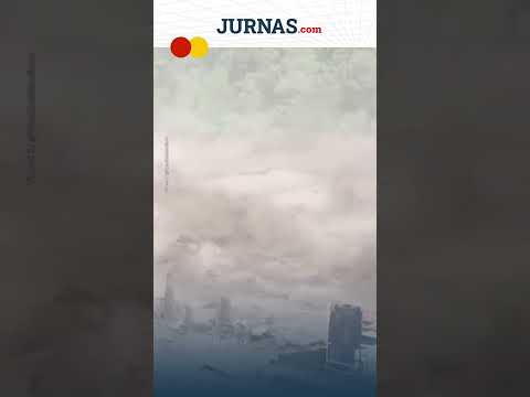 Warga Terjebak di Balkon Rumah saat Banjir di Perbatasan Nepal-Tibet