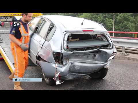 Zware kopstaart aanrijding A50 knooppunt Hattemerbroek - ©StefanVerkerk.nl