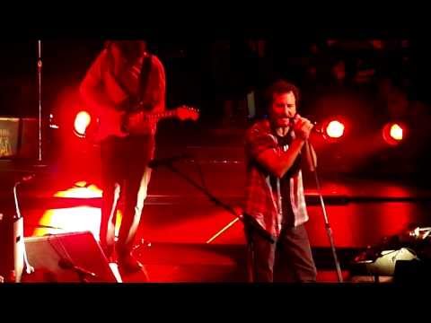 Pearl Jam - Leash - Philadelphia (October 21, 2013)