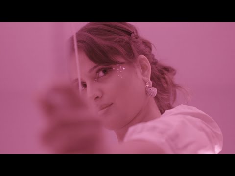 Hola Chica - Falling Apart (Official Music Video)