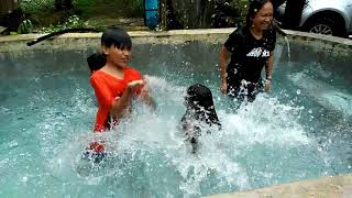 preview picture of video 'White Water River Tubing cute swimming pool very cold'