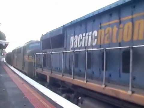 XR557 & A73 leaving Kensington for Melb Yrd