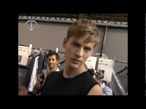 fashiontv | FTV.com - DRIES VAN NOTEN BACKSTAGE HOM PARIS PE 2009