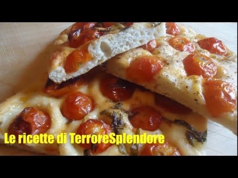Focaccia con pomodorini freschi