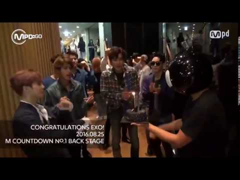 160825 - MCountdown No.1 Backstage with EXO (Chanbaek is real 😍)