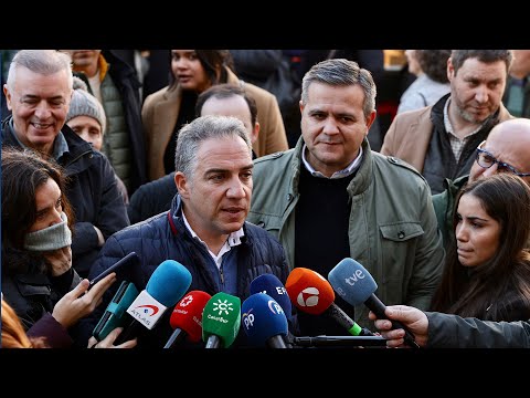 Elías Bendodo atiende a los medios