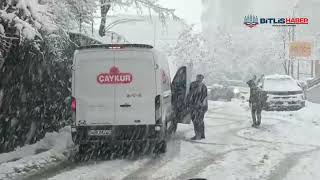 Bitlis’te kar yağışı hayatı felç etti