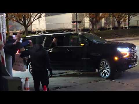 Video Paul McCartney arriving at United Center in Chicago 2025 2nd night