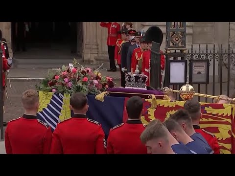 Koje je cvijeće odabrano za kraljičin sprovod? Cvjetni buket na lijesu ima dirljivo značenje