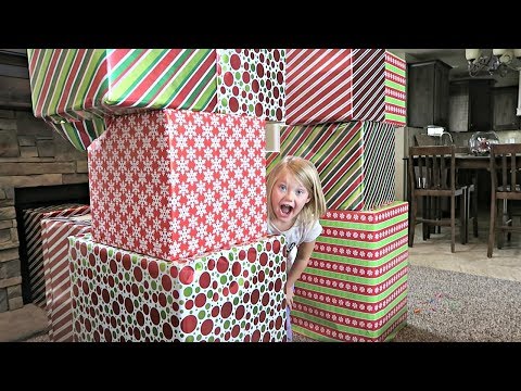 CHRISTMAS PRESENT BOX FORT! Video