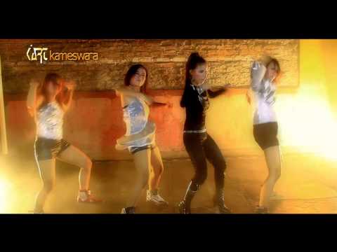 Wulan Zein "Goyang Jepit" judul lagu : "G A L A U"