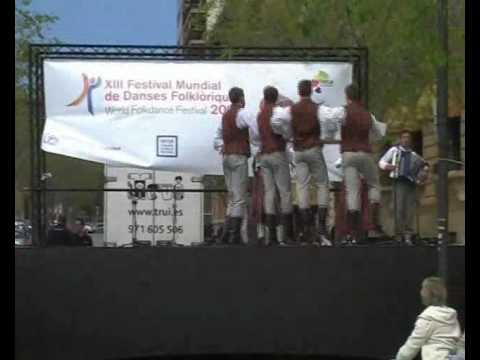 Latvian folk dance group "Kalve" (TDA Kalve) - Meitas puišus dancināja