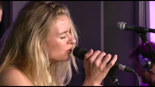 Sandra van Nieuwland - Banging On The Doors Of Love | Live bij Evers Staat Op