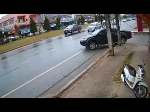 CCTV: ISUZU DMAX Miss It Near Death Skidded Road At Thailand After Rain