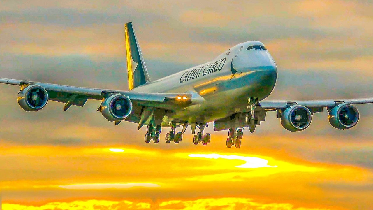 BOEING 747 LANDING during SUNSET & DEPARTURE - B747-8F at Liege + many CARGO PLANES (4K)