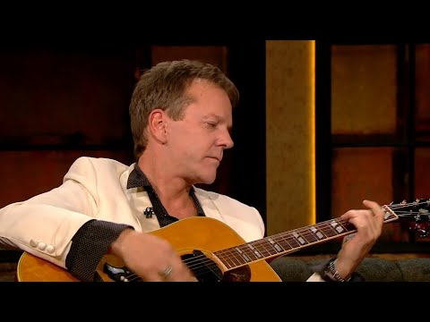 Kiefer Sutherland performs 'Knocking on Heaven's Door' | The Late Late Show | RTÉ One