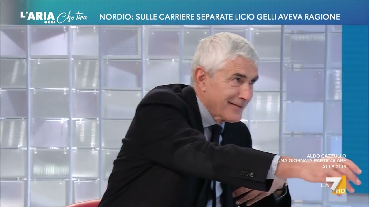Siparietto, Pier Ferdinando Casini a David Parenzo: "Ti faccio la dedica in privato, devo ...