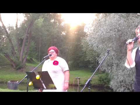 Dzied Inga Ruka un Dace Purvlice Vijas upes krastaa