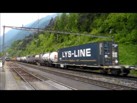 GOTTHARDBHAN DOPPIE TRAZIONI DI Re 4/4-6/6 CON MERCI IN TRANSITO A WASSEN (CH) 2 - 6 - 2014