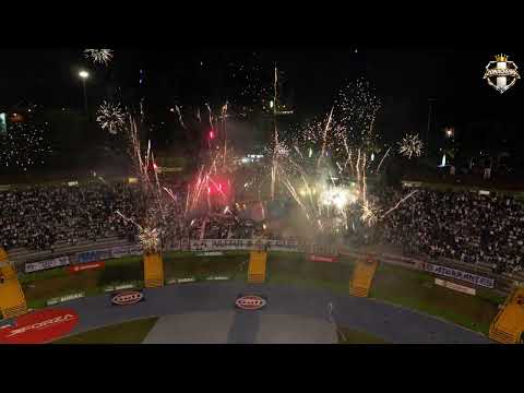 "Recibimiento de la Vltra Svr en el Clasico 336 y Minuto 29 de Celebracion. #zonacrema" Barra: Vltra Svr &bull; Club: Comunicaciones &bull; País: Guatemala