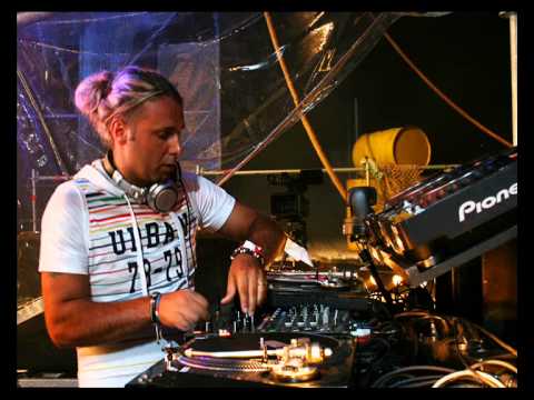 DJ Theo & Louis Brain - Trashin' Madness (Danielle Mondello - Qlimax 2003)