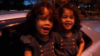 Twins singing 'Bapaku Pulang Dari Kota' - nursery rhymes