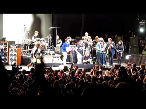 PJ20 Pearl Jam Rockin in the Free World with Guests