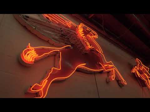 Mobil Neon Pegasus Sign
