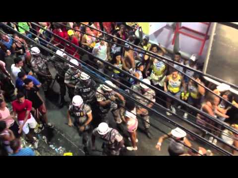 Tapa na cara no carnaval de salvador