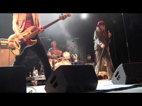 Moottoritie On Kuuma - Pelle Miljoona OY