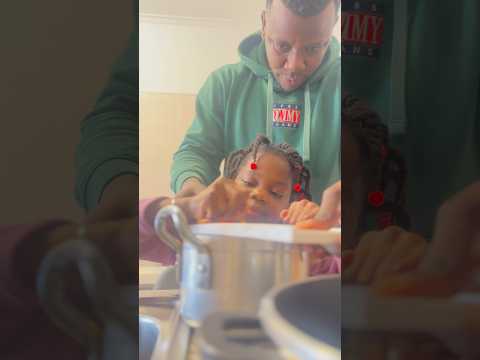 Landrick cozinhando com sua filha 🧒🏾 #love #familia