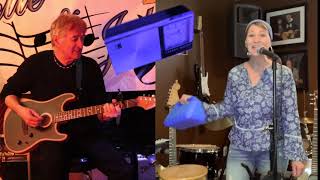 Tiny Blue Transistor Radio (Cover song by Connie Smith)Estelle Deschamps/John Lemieux