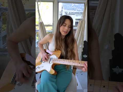 Royals guitar arrangement! I was obsessed with this song when it came out!👑